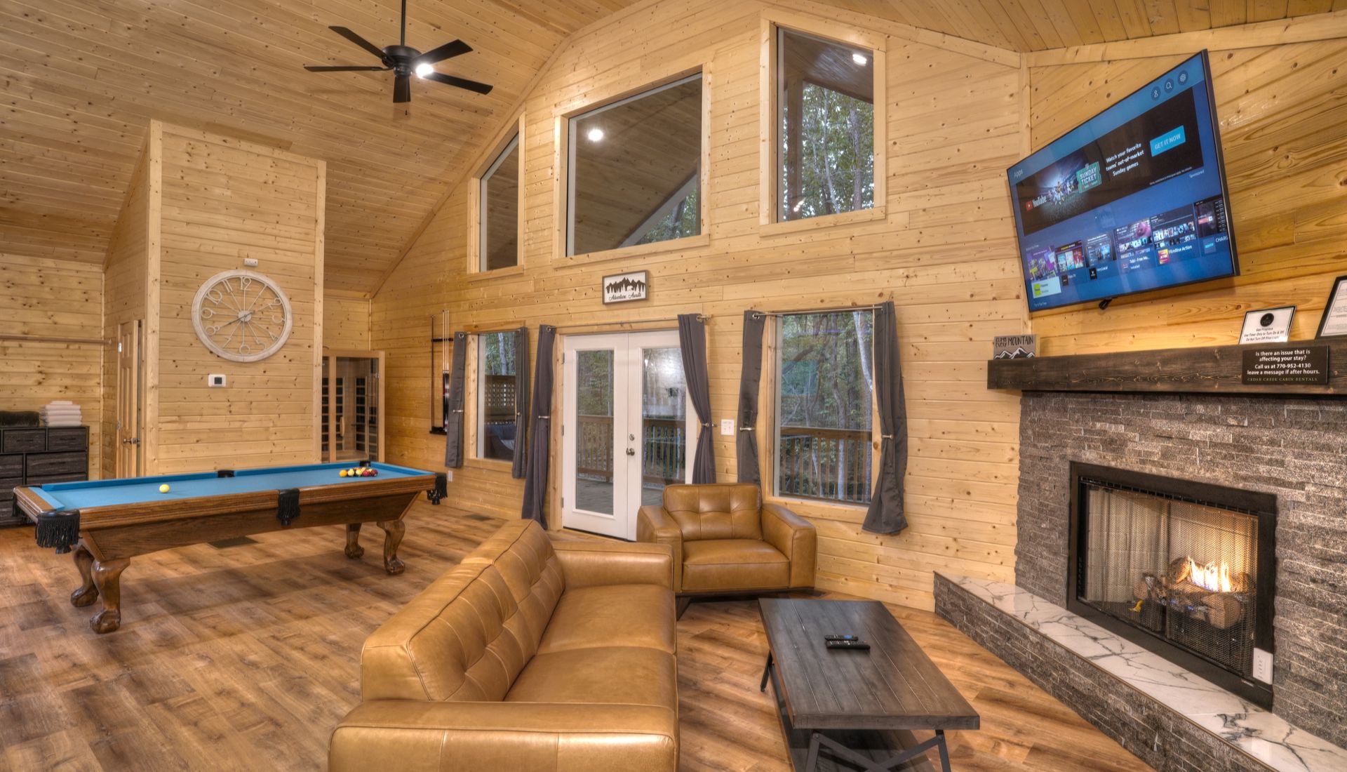Hidden Jewel Cabin living room