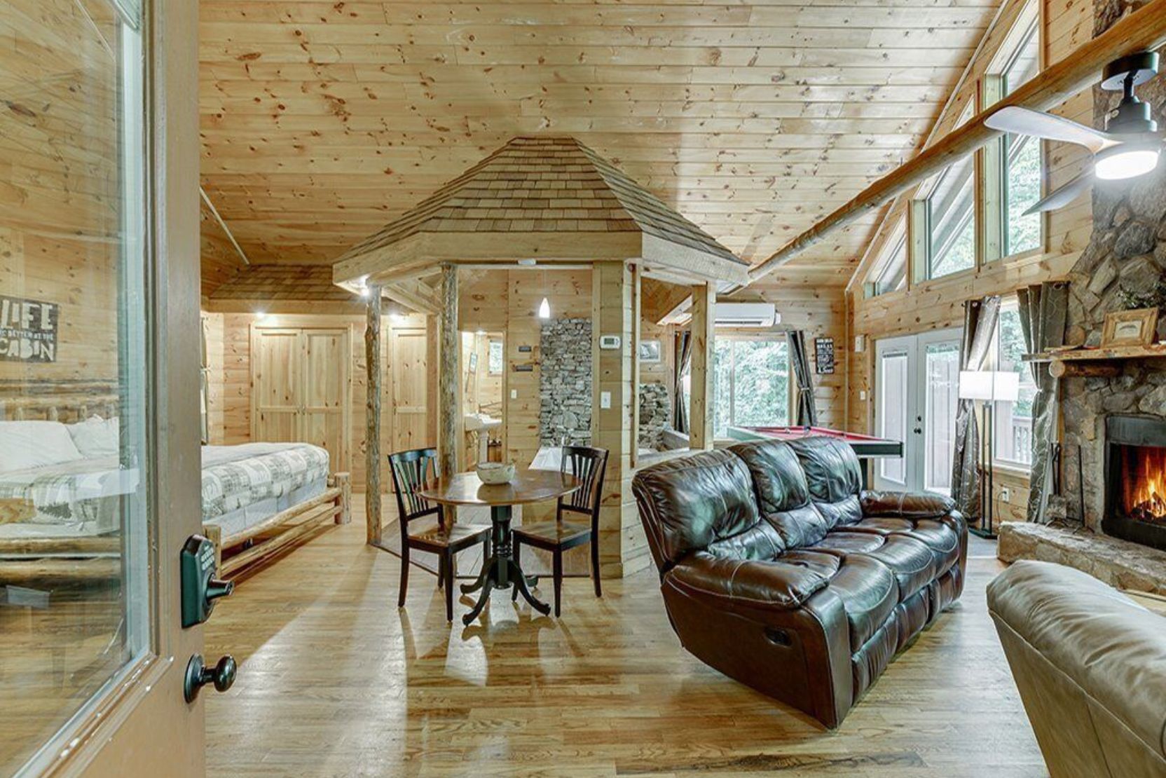 Enchantment Cabin living