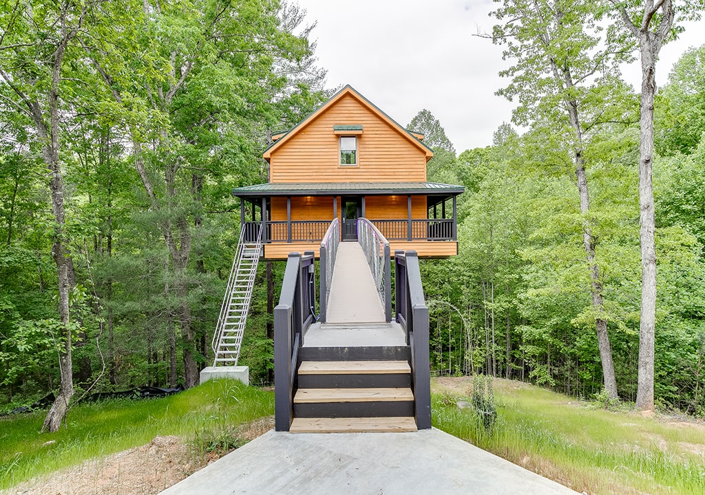 Gold Peak Treehouse living