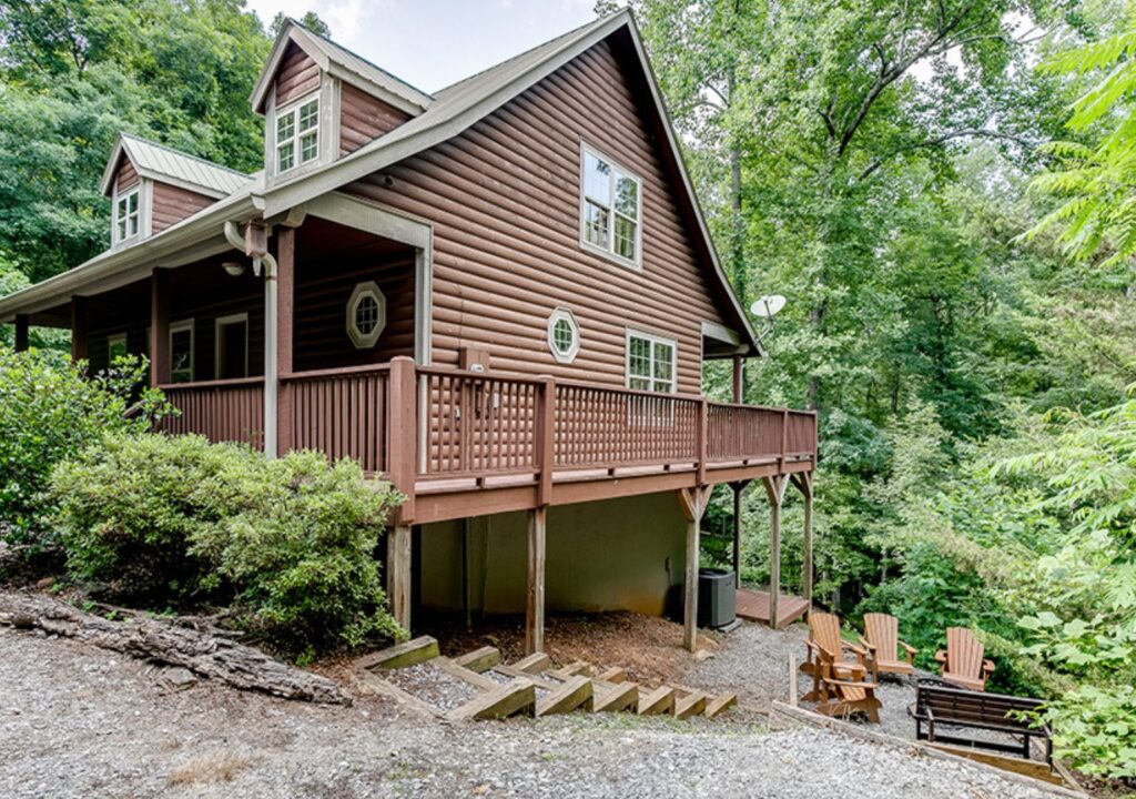 Holiday cabin rental getaway in Helen Georgia